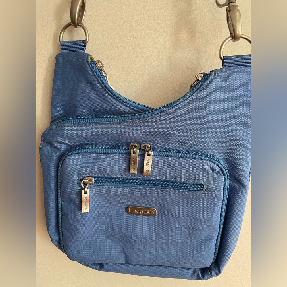 Baggallini purse. In good condition.